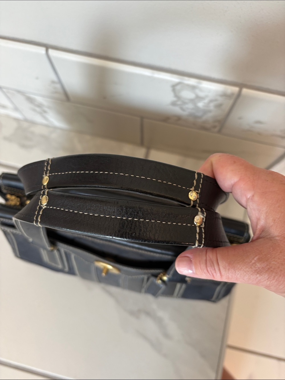 Coach Hampton Signature Strap Satchel Bag in Black with gold hardware & turn - Picture 10 of 16